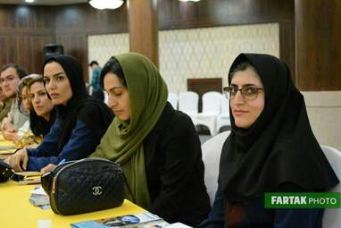  نشست هم‌اندیشی تورلیدرها برای جذب گردشگر  در سالن آناهیتا هتل پارسیان کرمانشاه 
