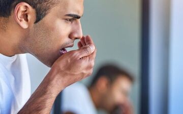 علت بوی بد دهان چیست؟