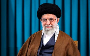 سخنرانی رهبر معظم انقلاب به پنج زبان خارجی برای زائران حرم مطهر رضوی پخش شد