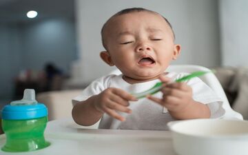 چگونه شیء گیرکرده در بینی کودک را خارج کنیم؟
