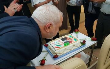 حاشیه های سفر به هند: جشن تولد ظریف در هواپیما