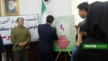رونمایی از پوستر دومین جشنواره منطقه ای تئاتر خیابانی شهرستان هرسین به روایت تصویر