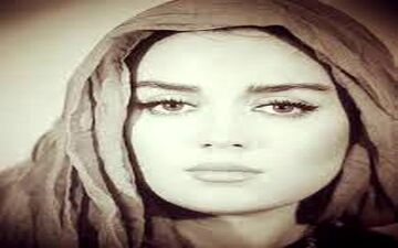 پوشش متفاوت خانم بازیگر ایرانی در پاساژهای خارج از کشور
