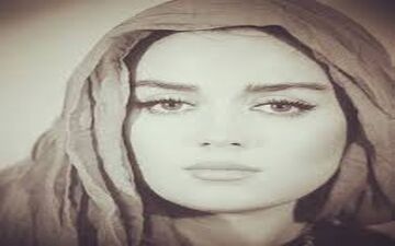 پوشش متفاوت خانم بازیگر ایرانی در پاساژهای خارج از کشور