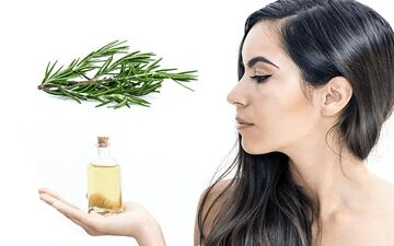 با رزماری موهایتان را پرپشت و تقویت کنید + دستورالعمل