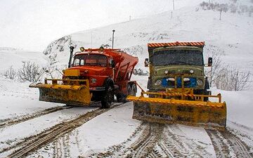 برف‌روبی بیش از ۱۱ هزار کیلومتر‌باند در محورهای مواصلاتی استان کرمانشاه 

