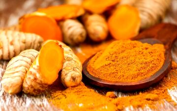رایج‌ترین عوارض جانبی مصرف زردچوبه 