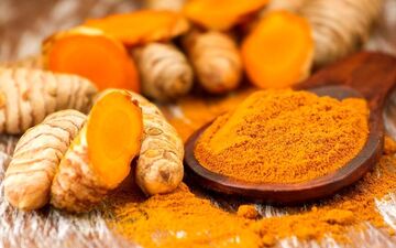 رایج‌ترین عوارض جانبی مصرف زردچوبه 