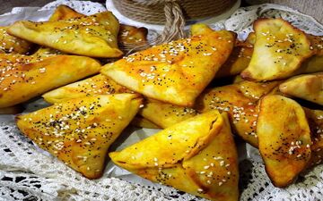 اگر از غذاهای عربی خوشتون میاد فطایر مرغ و پنیر رو حتما درست کنید!