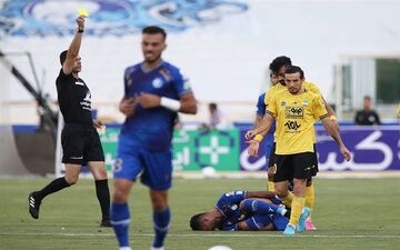 تساوی بدون گل سپاهان و استقلال در نیمه اول /آبی پوشان با خوش شانسی به رختکن رفتند