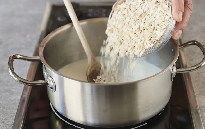 از اوتمیل موزی تا اوتمیل شکلاتی؛ ۵ دستور ساده برای یک صبحانه متفاوت