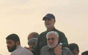 والیبال بازی کردن حاج قاسم و ابومهدی