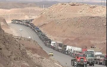 تردد بیش از نیم میلیون کامیون حامل کالاهای صادراتی در مرزهای پنج گانه استان کرمانشاه 