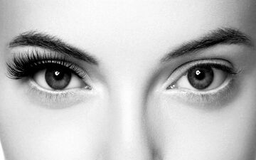 هر آنچه باید پیش از کاشت و اکستنشن مژه بدانید: ۵ نکته مهم
