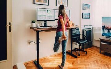 کدام میز کار بهتر است، ایستادنی یا نشستنی؟