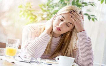 چرا بعضی افراد همیشه احساس خستگی می‌کنند؟

