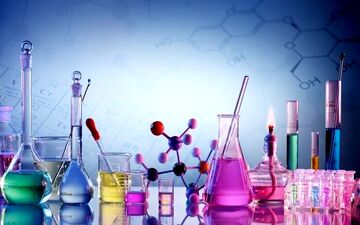 رابطه بین مواد شیمیایی با تاخیر بلوغ در دختران چیست؟