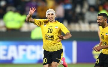 فرشاد احمدزاده بهترین بازیکن دیدار سپاهان - آلمالیق شد

