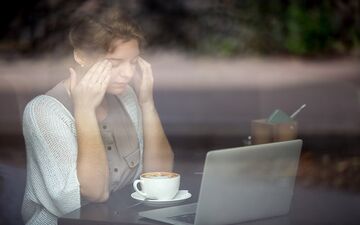 خطرات خیره شدن طولانی افراد به موبایل و لپ تاپ!