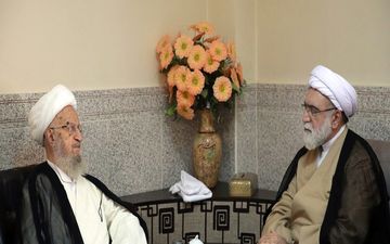 آیت الله مکارم شیرازی: مظاهر فساد و فقر در مشهد به حداقل برسد
