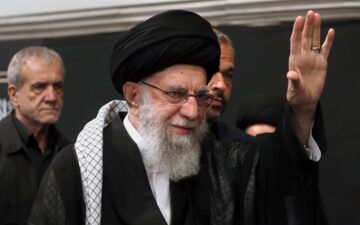 آغاز مراسم تنفیذ و اعطای حکم رئیس‌جمهور منتخب توسط رهبر انقلاب


