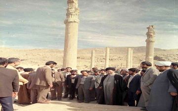 بازدید رهبر انقلاب از تخت جمشید