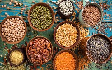 آخرین قیمت حبوبات ۴ تیر ۱۴۰۴ | نخود و لوبیا چند؟ + جدول مقایسه‌ای