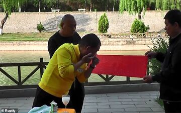 مهارت عجیب و خیره کننده استاد کونگ فو چینی! +فیلم 