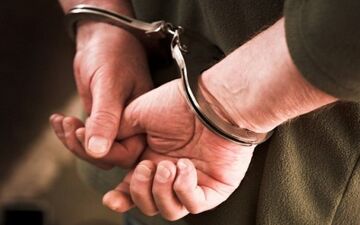 زنم باز هم دیروقت به خانه آمد،شب حادثه  درحالی که به شدت عصبانی بودم با میله آهنی و چاقو او را کشتم...