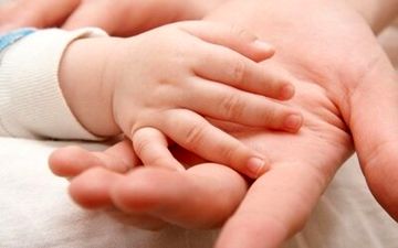 تاثیر مادران بر شکل‌گیری شخصیت فرزند دختر خود
