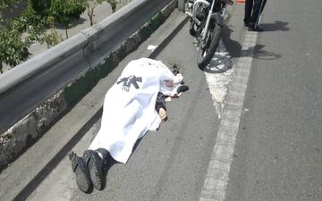 واژگونی موتورسیکلت جان راکب را گرفت
