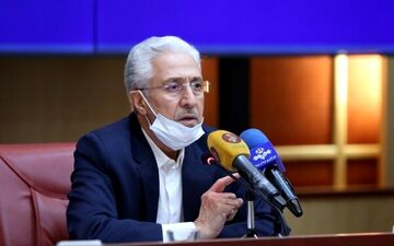 وزیر علوم : بخشی از رکود علمی استادان به دلیل شرایط اداری است