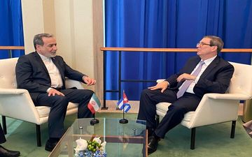 دیدار عراقچی با وزیر خارجه کوبا