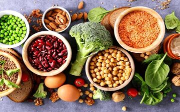 غذاهای ضروری برای بدن در سنین میان‌سالی