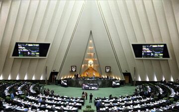 فتاح و شریعتمداری به مجلس می‌روند
