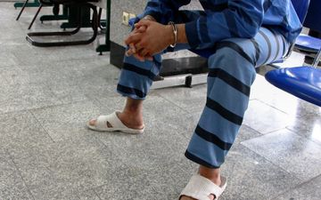 سرقت گوشی همراه از زنان راننده پشت چراغ قرمز

