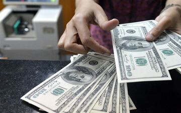  قیمت خرید دلار در بانک‌ها امروز ۹۷/۱۰/۱۹| کاهش قیمت خرید تمام ارزها