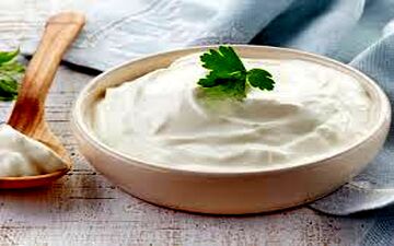 بهترین زمان خوردن ماست چه موقع است؟ صبح؟ شب؟ با معده خالی؟