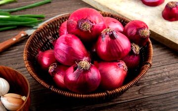 کاربرد پیاز برای رفع زردی اتو از لباس و خانه داری 