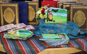 رونمایی از مجموعه داستانهای کودکانه به زبان سمنانی در شهرداری سمنان 