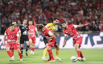 کاترون رکورد مظلومی را شکست و همه جام ها را از پرسپولیس گرفت!