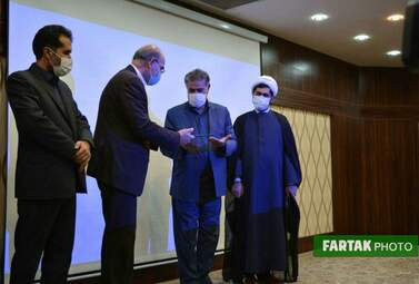 اهدا احکام مدیرکل، اعضای شورهای، مدیران کل و معاونان مرکز گسترش سازمان مقاومتی استان کرمانشاه