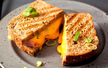 طرز تهیه اسنک ژامبون خوشمزه!