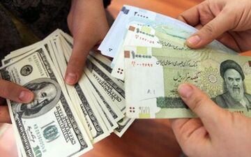 دولت یازدهم هم در مدیریت بازار ارز «احمدی‌نژادی» عمل می‌کند 