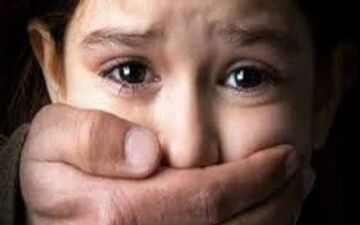 ملیکای هشت ساله هم پیش آتنا و بنیتا رفت