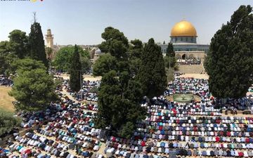 نماز عید فطر در مسجد الاقصی/ حمله نظامیان صهیونیست به نمازگزاران
