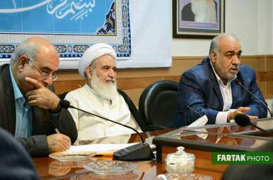 دیدار استاندار کرمانشاه و اعضای شورای اداری با نماینده ولی فقیه در استان