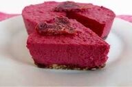طرز تهیه کیک خوشرنگ لبو