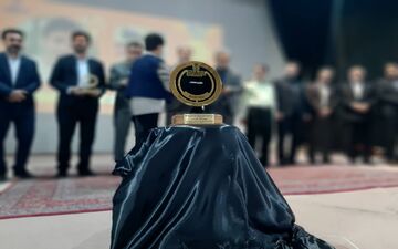 اجرای طرح جامع "تشویق" در مدرسه هوشمند کرمانشاه و تجلیل از دانش‌آموزان موفق در حوزه‌های مختلف

