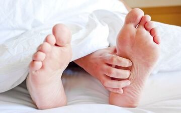 با این روش‌ها از شر پا درد شبانه راحت شوید